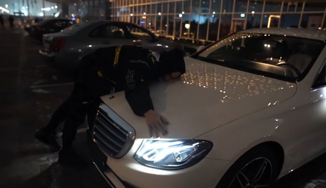 Узбекистанец, выигравший у Моргенштрена Mercedes-Benz, получил автомобильный номер