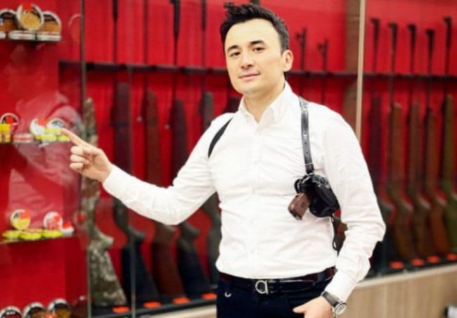 Певец Улугбек Рахматуллаев показал свой пистолет