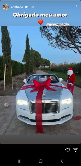 Видео: Невеста Криштиану Роналду подарила ему Rolls Royse