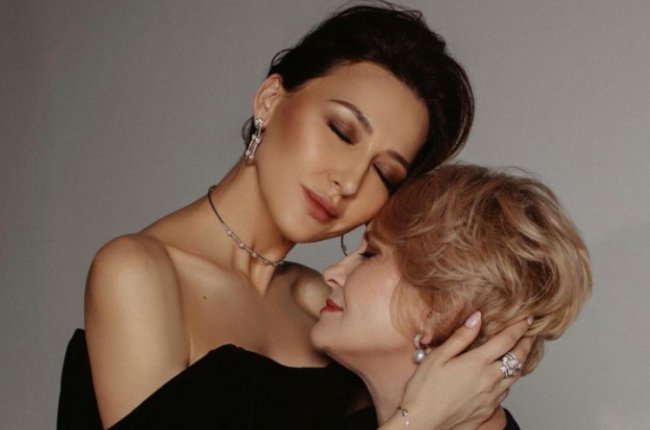 Узбекская певица Лола Юлдашева поделилась снимками с семейной фотосессии