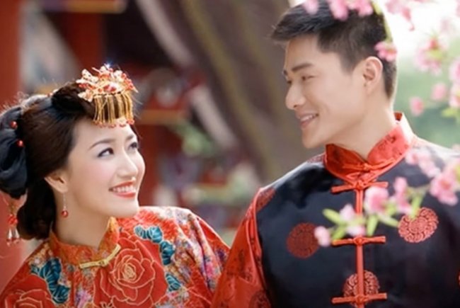 В Китае студентов отправили на каникулы, чтобы они «влюбились»