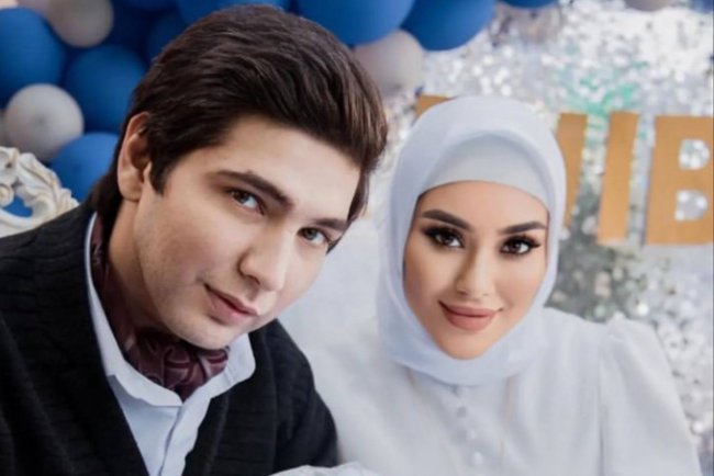 Супруга узбекского певца Зохида Рихсиева рассказала на кого похож их сын