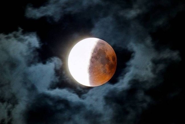 Сейчас в Ташкенте можно увидеть полутеневое лунное затмение
