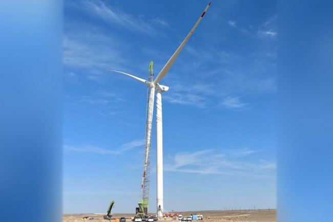 Видео: В Узбекистане установили первую крупную ветряную турбину