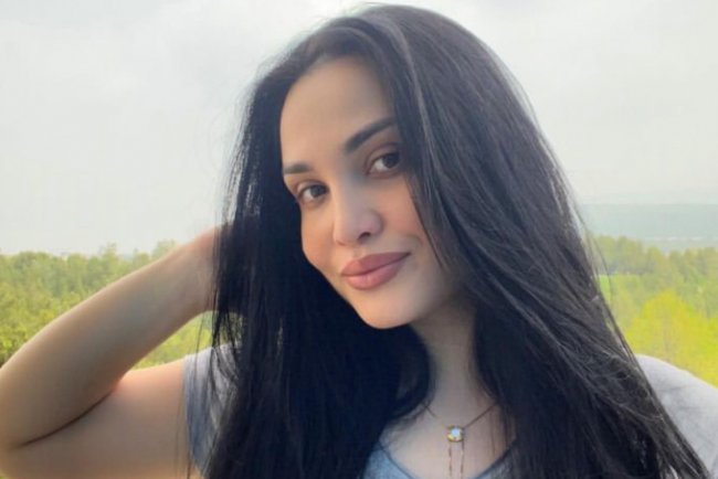 Видео: «Штаны и уят забыла дома, а пиалу не забыла», — пользователи раскритиковали узбекскую актрису Луизу Расулову за внешний вид
