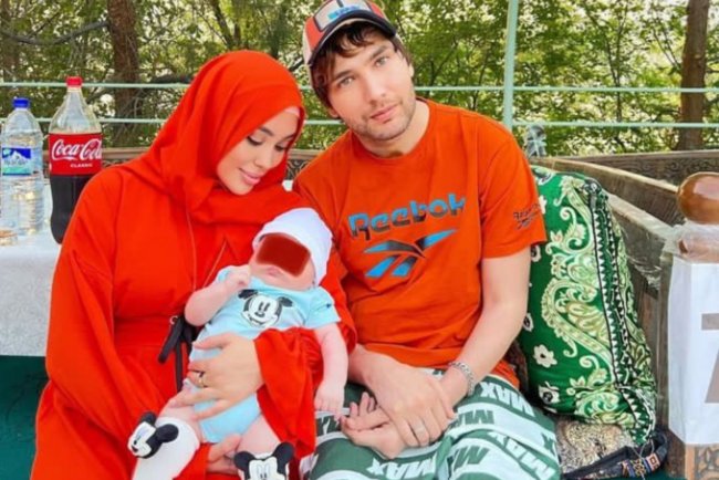 Видео: Узбекский певец Зохид Рихсиев ответил на обвинения в том, что его супруга виновата в распаде группы «Ummon»