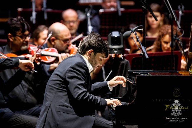 Узбекский пианист Бехзод Абдураимов выступил в Италии на фестивале «Равелло»