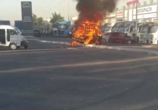 Видео: В Ташобласти произошло ДТП, в результате которого дотла сгорел автомобиль