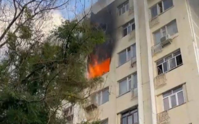 Видео: В Ташкенте произошел пожар в многоэтажке, спасатели эвакуировали 20 человек