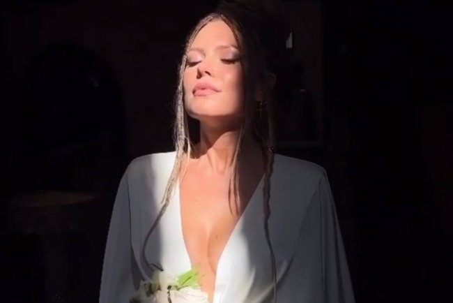 Видео: Риту Дакоту захейтили за то, что она надела на венчание в Грузии слишком вызывающий наряд