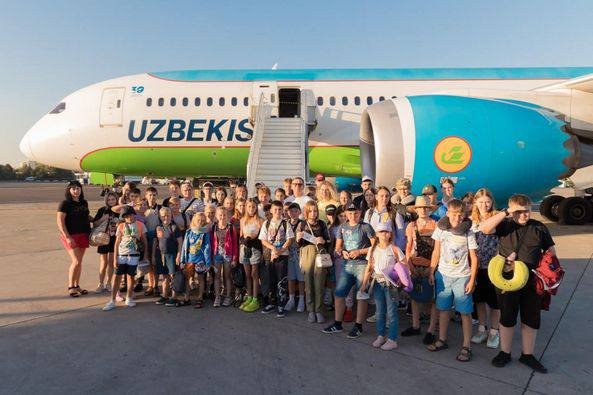 45 детей из Украины приехали в Ташкент на отдых