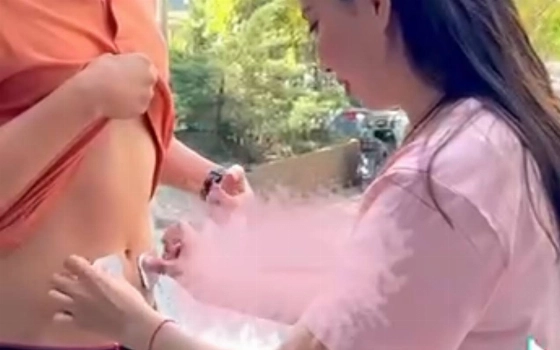 Видео: В Казахстане провели эксперимент, в ходе которого мужчины испытали симулятор менструальной боли