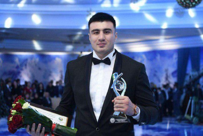 Узбекистанский боксер Баходир Жалолов вошёл в топ-15 лучших тяжеловесов в мире