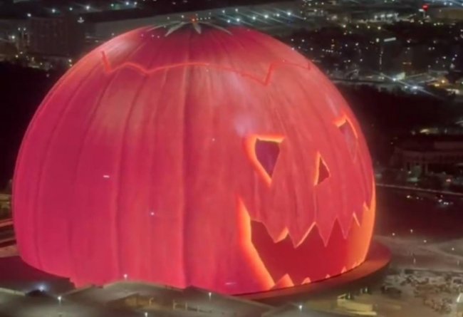Видео: В предверии Хэллоуина в Лас-Вегасе MSG Sphere превратили в тыкву