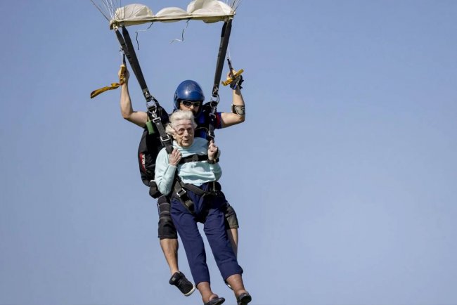 104-летняя Дороти Хоффнер умерла после прыжка с парашютом