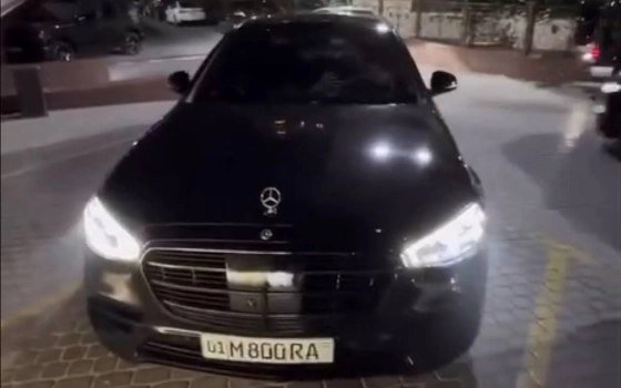 Видео: Муж Мунисы Ризаевой подарил ей машину