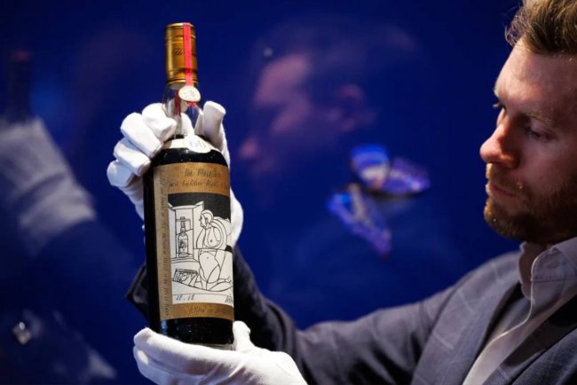 Бутылку шотландского виски Macallan продали на аукционе за рекордные $2,7 млн