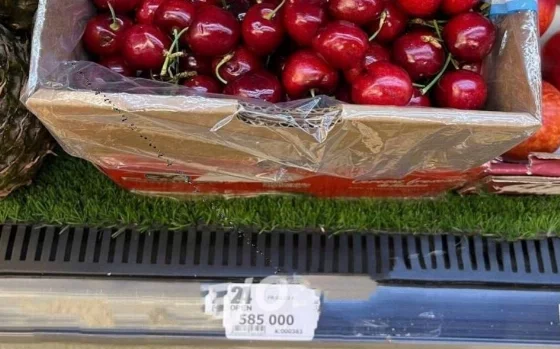 В супермаркетах Ташкента появилась черешня почти за 600 тысяч сумов