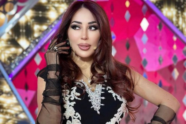 «Новая машина и пачка долларов»: Узбекская певица Каниза похвасталась подарками от Деда Мороза — видео