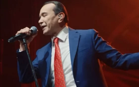 Министр культуры Узбекистана Озодбек Назарбеков исполнил свои хиты на узбекском ТВ — видео