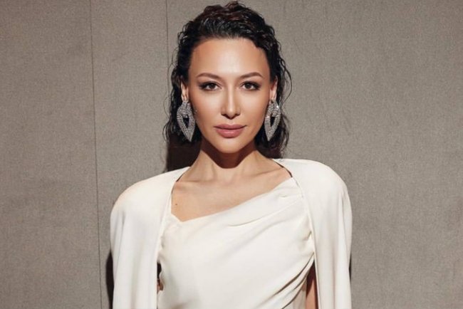 Узбекская певица Лола вновь восхитила поклонников, опубликовав фото в купальнике