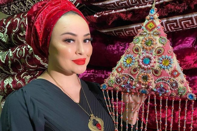 Супруг узбекской артистки Шахло Зоировой подарил ей авто марки Mercedes-Benz на День всех влюблённых — видео