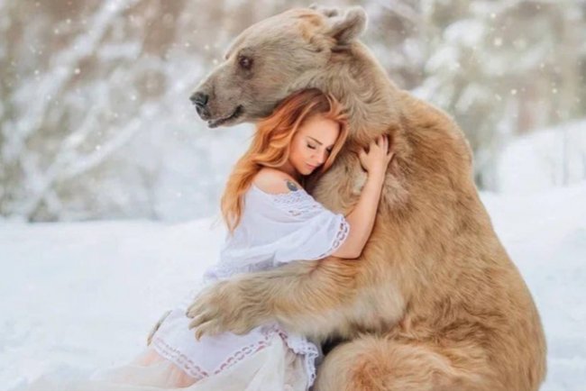 Певицу МакSим раскритиковали за фото с медведем