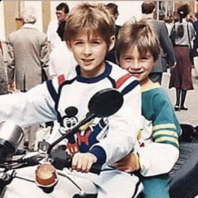 Сергей Лазарев сквозь слезы вспоминает брата спустя 10 лет после трагедии