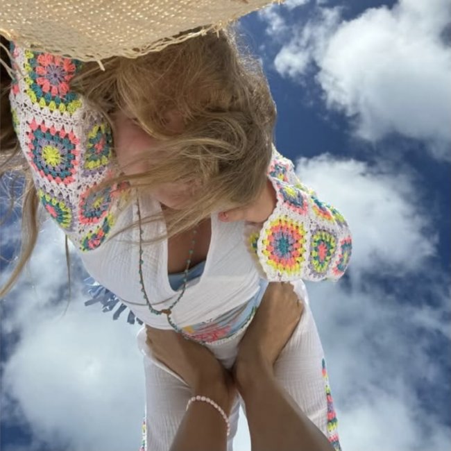 Ирина Шейк выставила редкие фотографии с дочерью