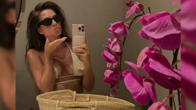 Певица Нюша опубликовала фотографию в купальнике