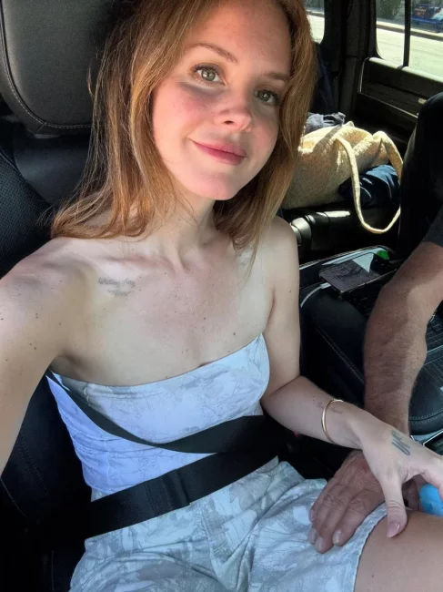 Лана Дель Рей опубликовала фотографию без макияжа