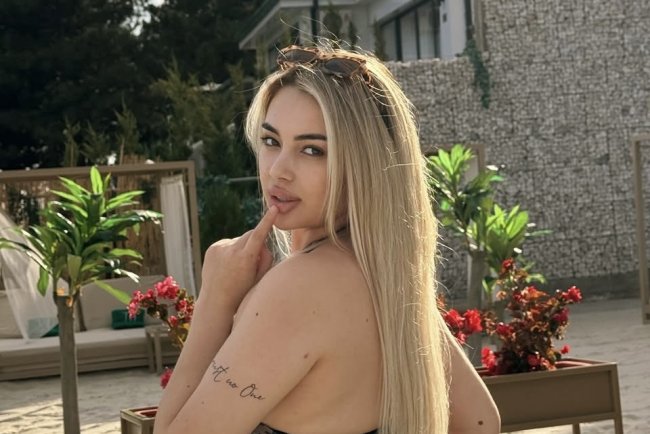Узбекская блогерша Нигина выложила фотографии в мини-шортах