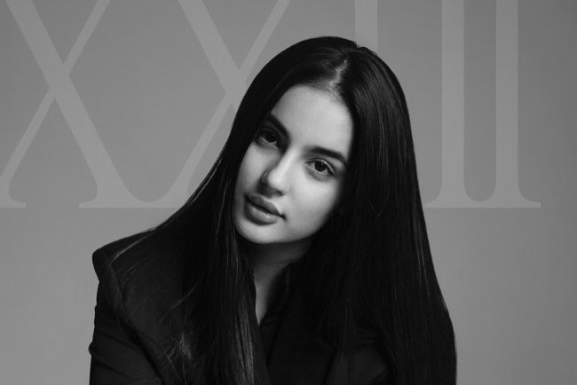 Узбекская блогерша Юнка представила песню «XXIII» на свой день рождения