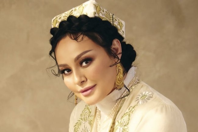 Узбекская актриса Шахло Зоирова представила свою новую песню