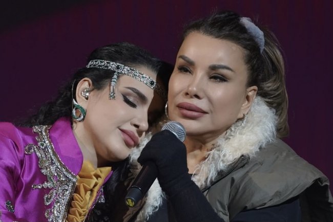 Узбекская певица Юлдуз Усманова вышла на концерт дочери