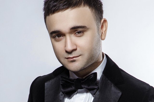 Узбекский певец Шахруххон расплакался на шоу «Голос»