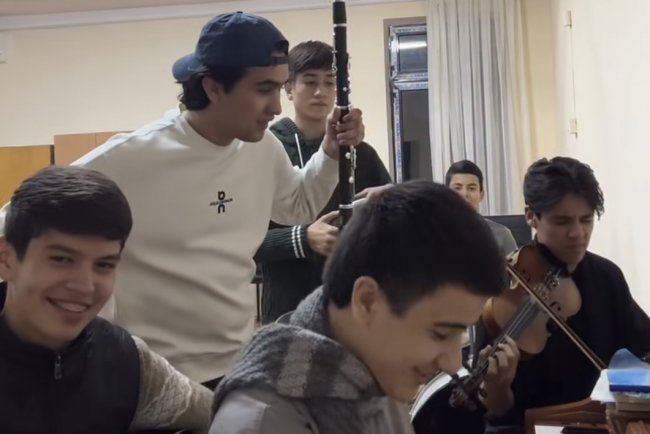 Новая узбекская группа «music.glier» покоряет соцсети