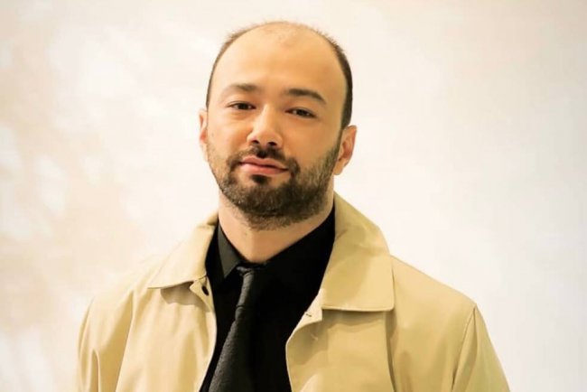 «Не успел с ним попрощаться»: Узбекский актер Алишер Узаков рассказал о потере отца и своей главной мечте