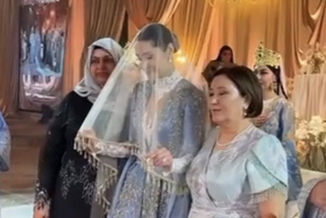 Узбекская актриса Юлдуз Раджабова растрогала фанатов видео с мамой и свекровью