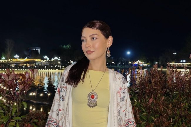 Узбекская блогерша Умида показала, как выглядела в детстве