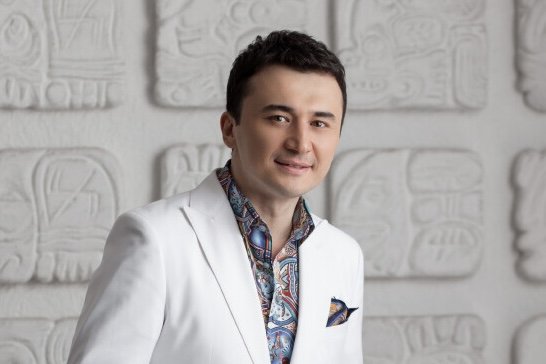 «Такой поступок нельзя совершить из лицемерия»: Узбекский певец Улугбек Рахматуллаев об Озодбеке Назарбекове