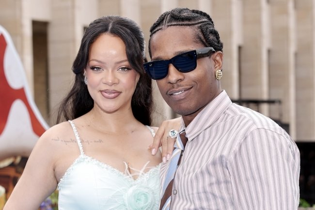 Фанаты Рианны призывают певицу расстаться с A$AP Rocky