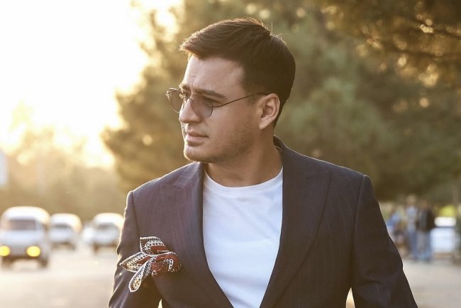 Узбекский актер Али Отажонов купил новый автомобиль