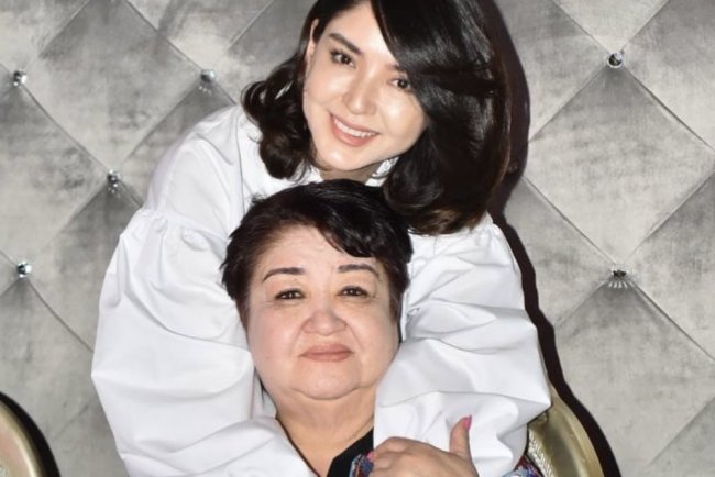 Узбекская актриса Рано Шодиева попросила поклонников помолиться за ее маму