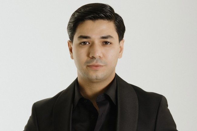 Отец узбекского певца Иззата Шукурова рассказал, кто дал ему имя