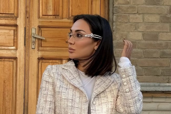 Узбекская певица Муниса Ризаева пожаловалась на бессонницу из-за переутомления